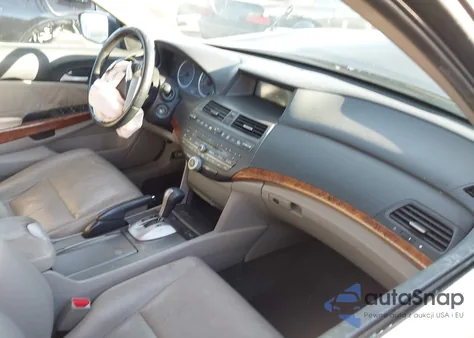 2011 Honda Accord 2.4 Ex-L из США, поврежденный, VIN 1HGCP2F84BA033275